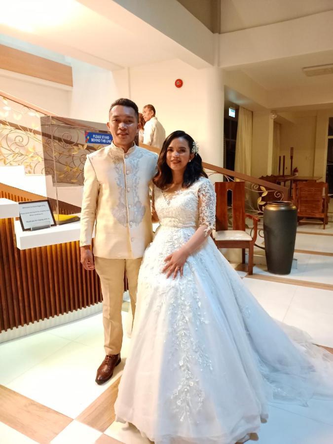 Hotel Eight Fifty Jagna Bagian luar foto