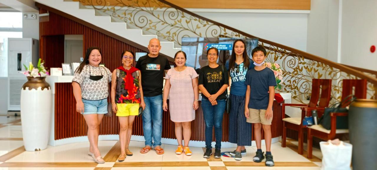 Hotel Eight Fifty Jagna Bagian luar foto
