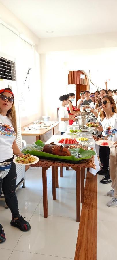 Hotel Eight Fifty Jagna Bagian luar foto