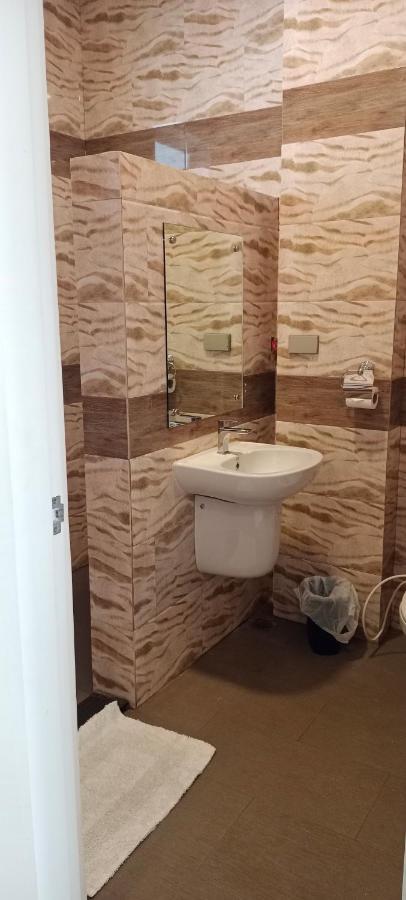 Hotel Eight Fifty Jagna Bagian luar foto