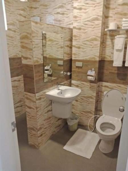 Hotel Eight Fifty Jagna Bagian luar foto
